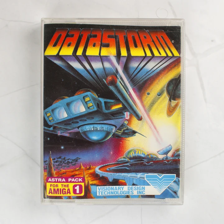 A Datastorm videójáték Amiga kiadásának előlapja műanyag tokban