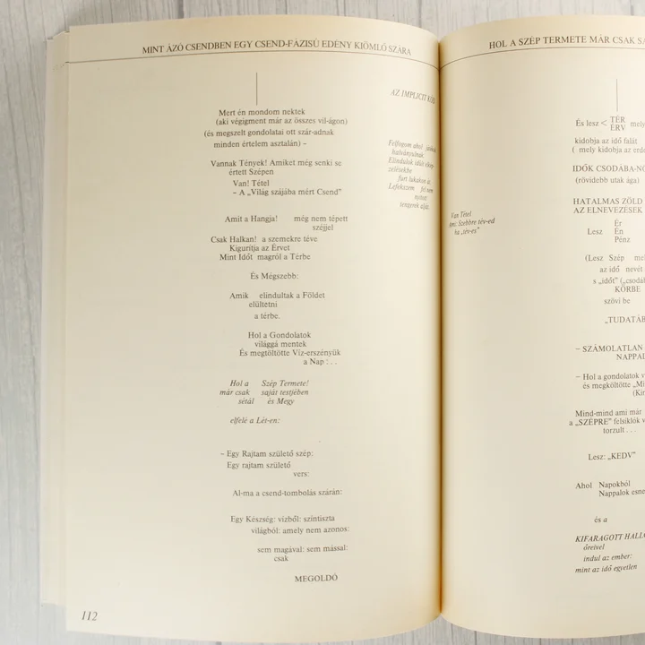 Nyitott könyv belső oldala versszerű szöveggel