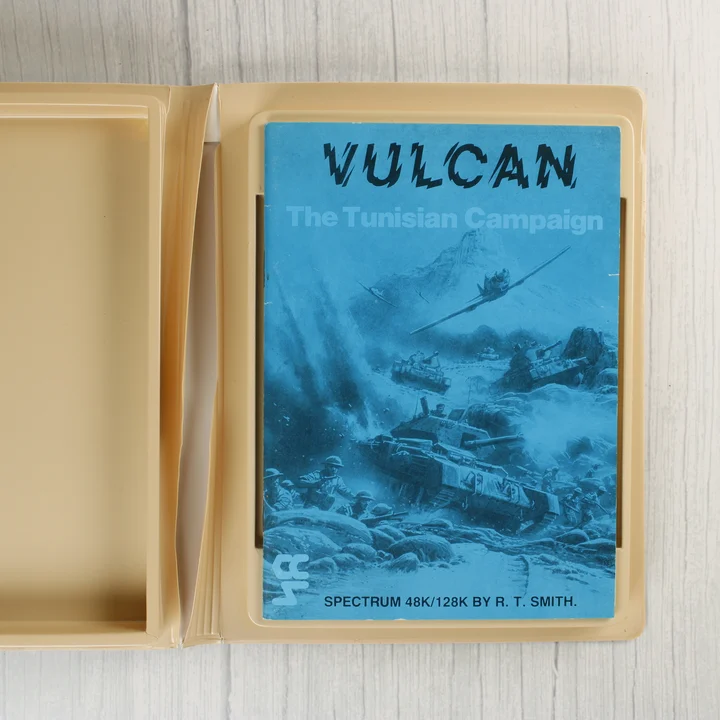 A nyitott tok belseje a kék színű használati útmutatóval.