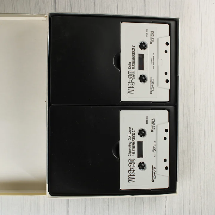 Mathematics 2 kazetták A két szoftverkazetta a dobozban