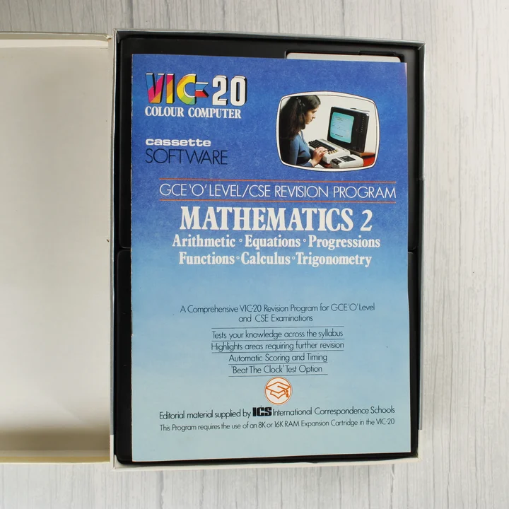 Mathematics 2 útmutató Nyitott doboz a Mathematics 2 füzettel