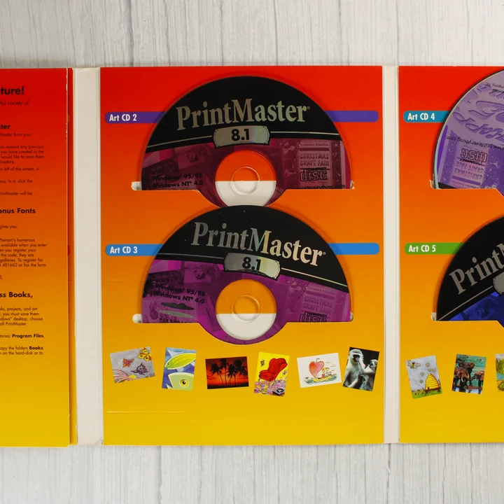 A szoftvercsomag belseje az Art CD 2 és 3 lemezekkel