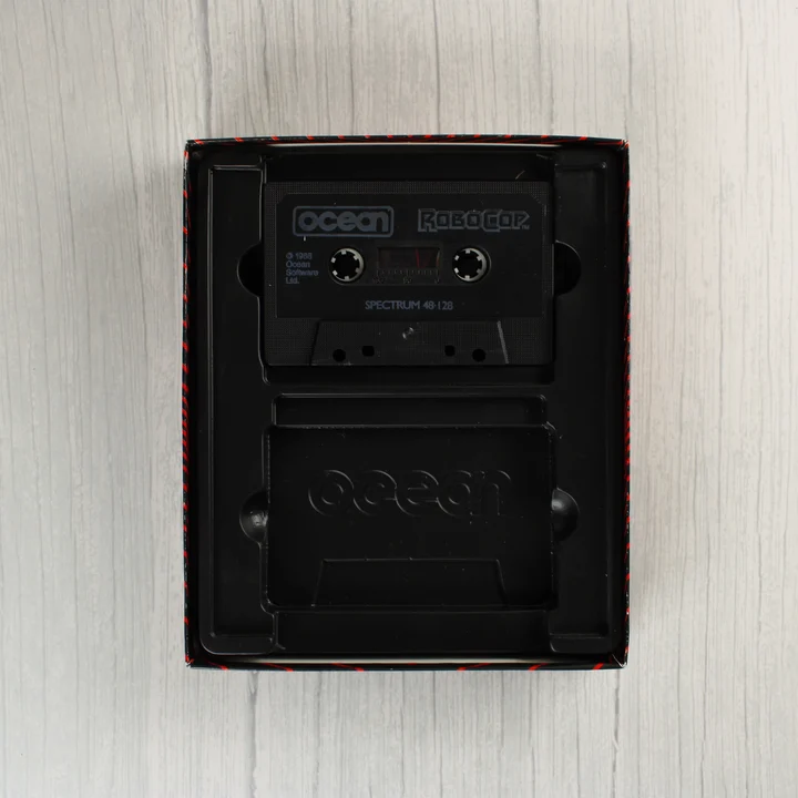 A doboz belseje a kazettával