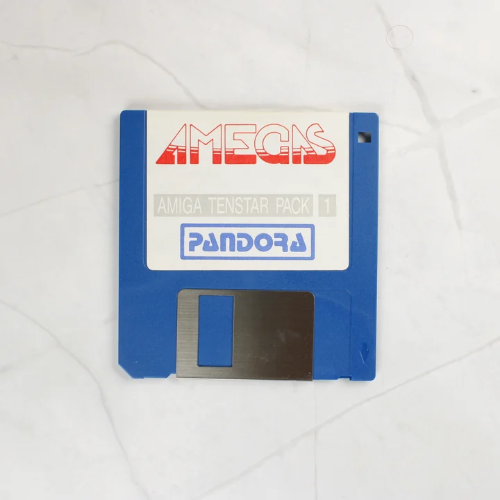 Kék színű 3,5 colos Amegas floppy lemez