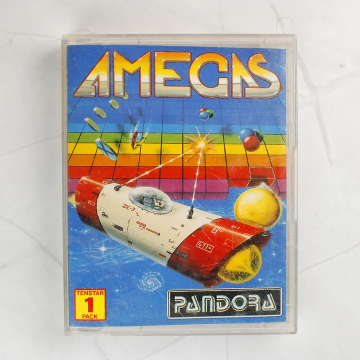 Az Amegas videójáték elülső borítója műanyag tokban