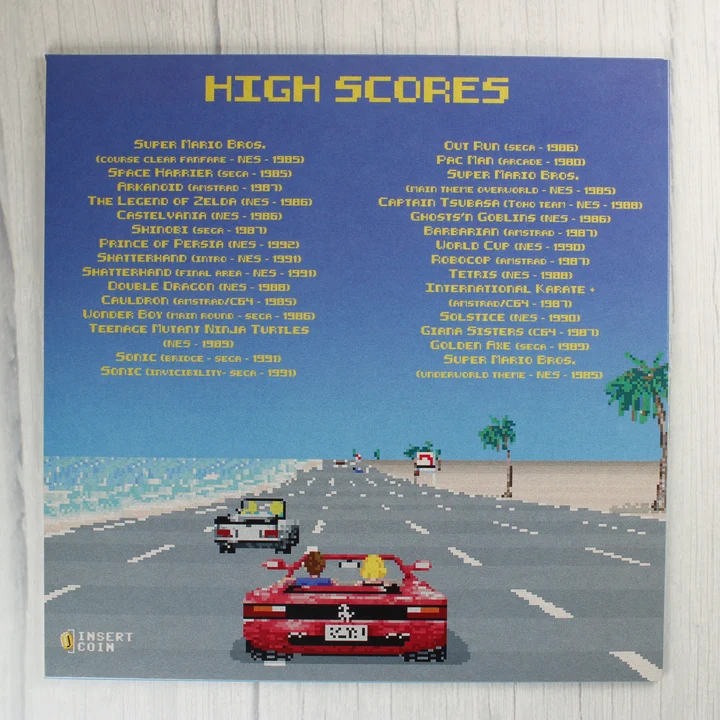 High Scores bakelit lemez hátoldala a számlistával és pixelgrafikával