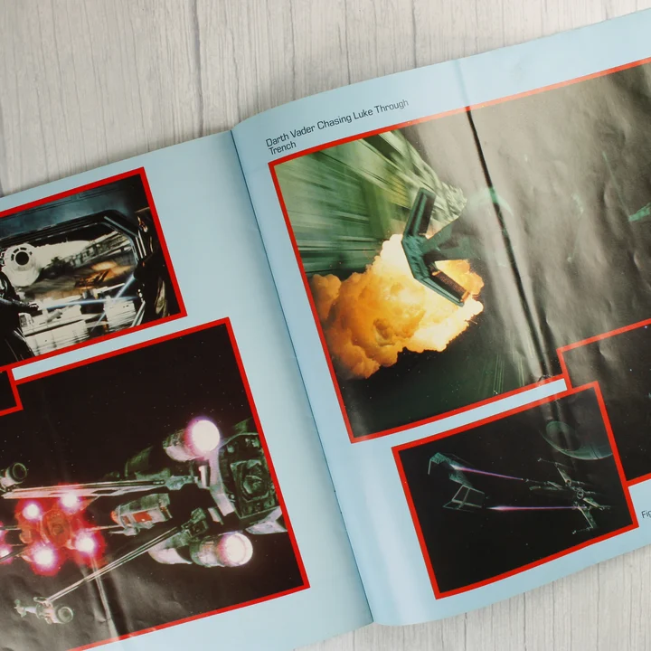 The Story of Star Wars album belső oldala űrcsatával