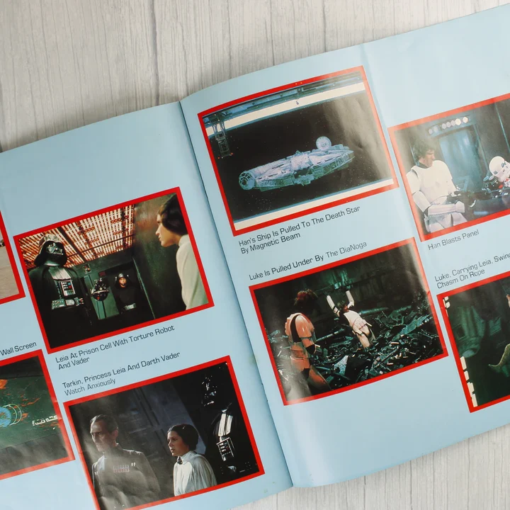 The Story of Star Wars album belső oldala Darth Vaderrel és Leia hercegnővel