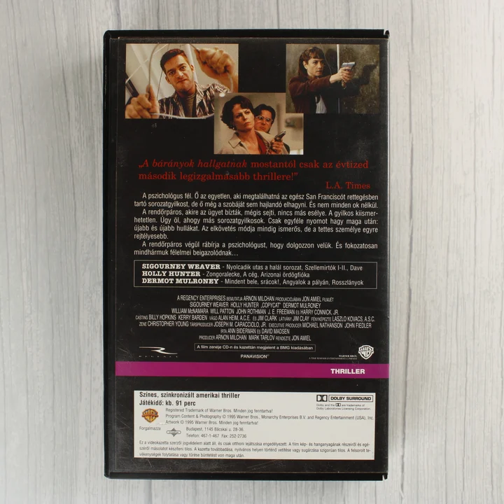 A Tökéletes másolat VHS kazetta hátoldali borítója leírással és stáblistával