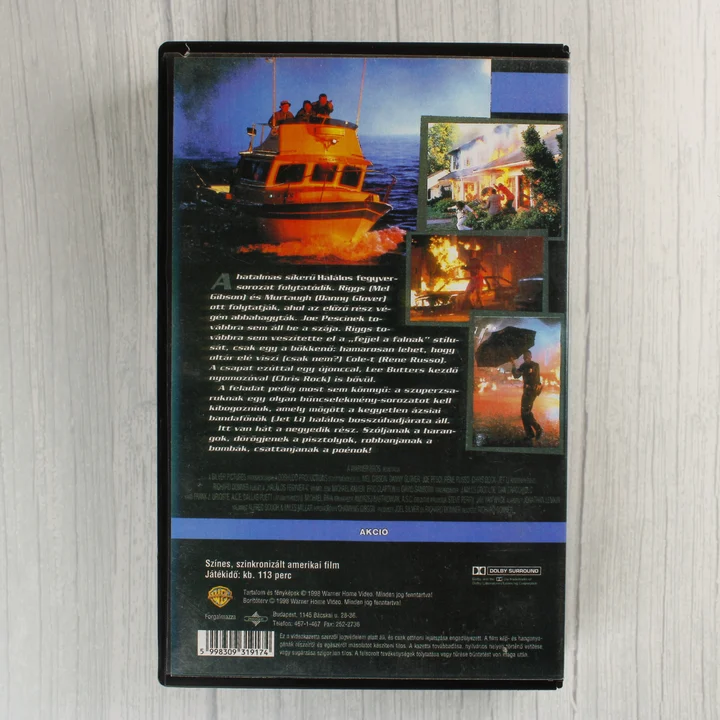 A Halálos fegyver 4 VHS kazetta hátoldala a leírással