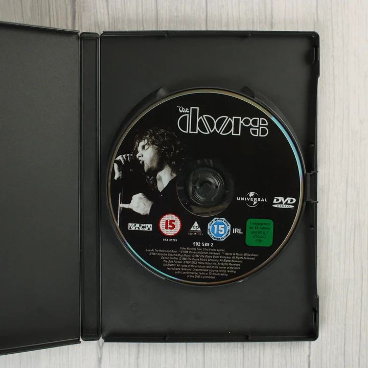 Nyitott DVD tok a The Doors lemezzel