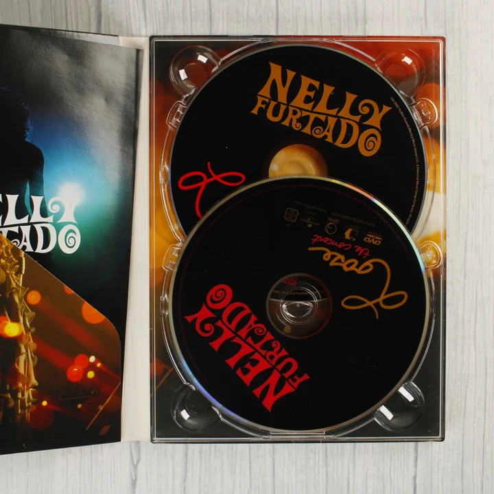 Nelly Furtado Loose: The Concert belső Nelly Furtado Loose: The Concert nyitott tok a lemezekkel