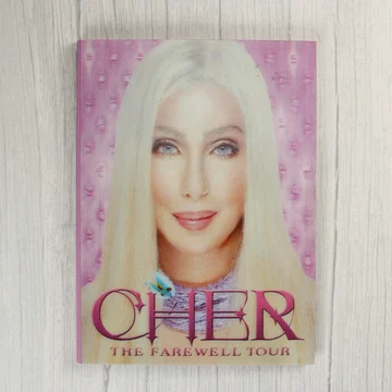 Cher: The Farewell Tour DVD borítója az énekesnő portréjával