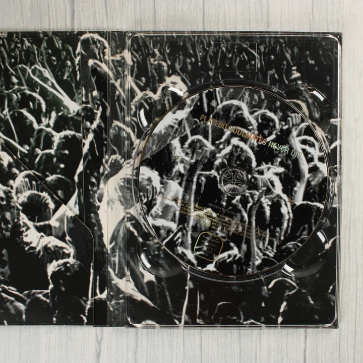 Placebo Soulmates Never Die DVD lemez A Placebo Soulmates Never Die DVD lemez és belső tok