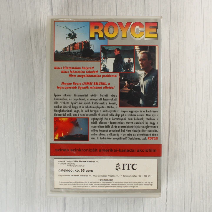Royce VHS hátlap A Royce VHS kazetta hátoldala a film leírásával és jelenetfotókkal.