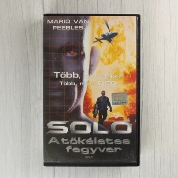 Solo - A tökéletes fegyver VHS kazetta borítója