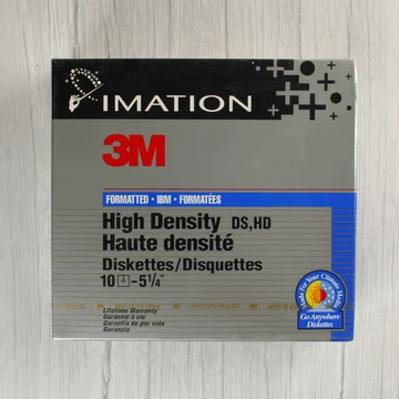 Imation 3M 5,25 colos floppy lemez dobozának elölnézete