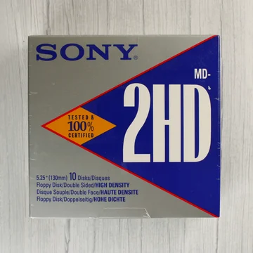Sony 5,25 colos 2HD floppy lemez dobozának elölnézete