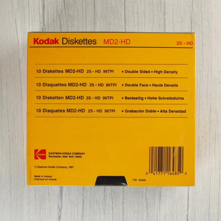 Kodak MD2-HD floppy lemez dobozának hátoldala vonalkóddal