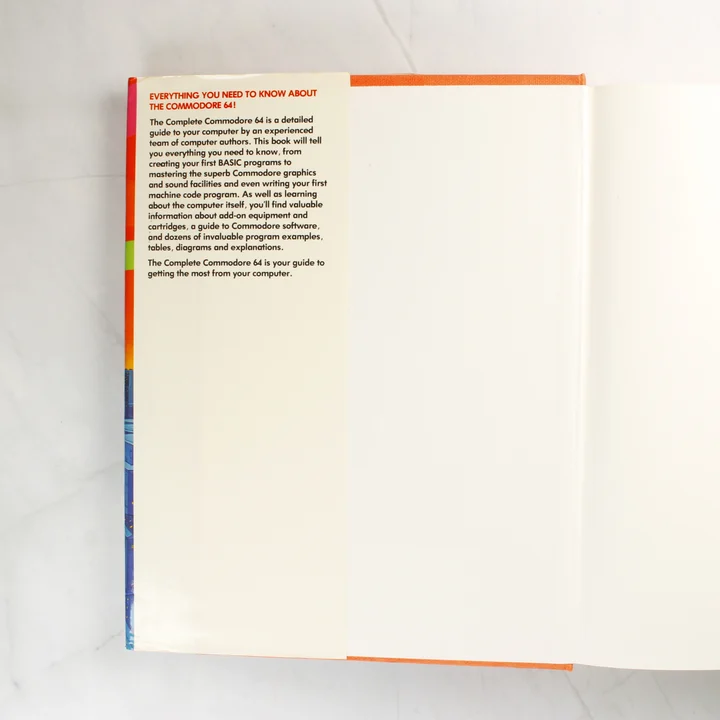 A könyv védőborítójának belső füle a leírással