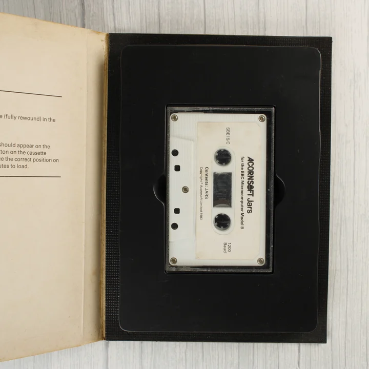 A Jars programot tartalmazó kazetta a tok belsejében