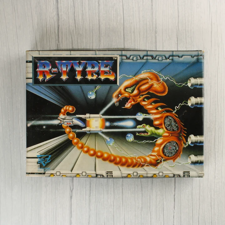 R-Type C64 doboz elölnézet Az R-Type Commodore 64 játék dobozának eleje színes grafikával