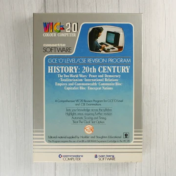 A Commodore VIC-20 History: 20th Century szoftver ezüstszínű doboza elölről.