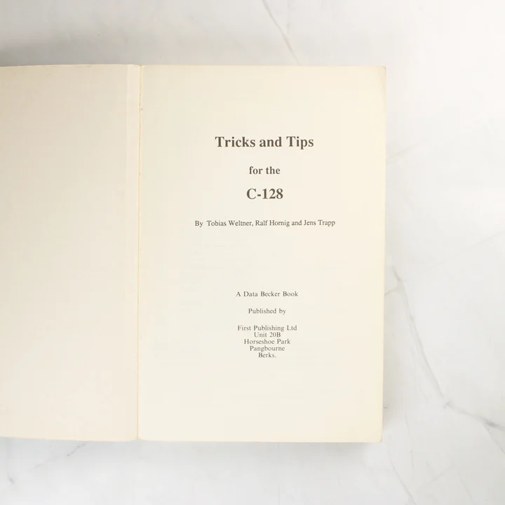 Tricks and Tips for the C-128 belső oldal A Tricks and Tips for the C-128 könyv belső címlapja