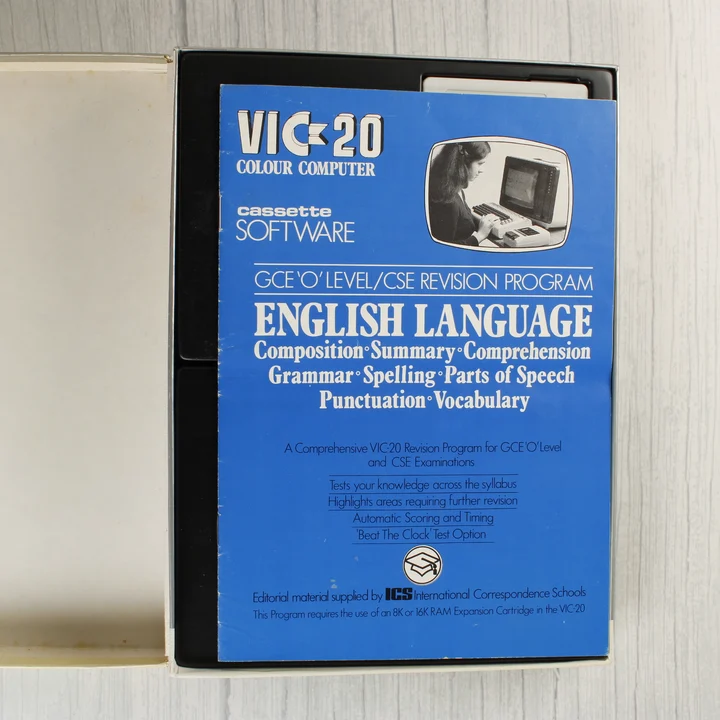 Kék színű használati útmutató a dobozban