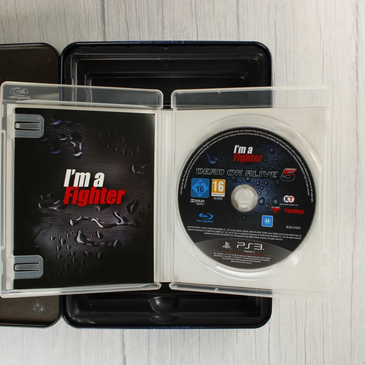 Dead or Alive 5 Blu-ray lemez és kézikönyv