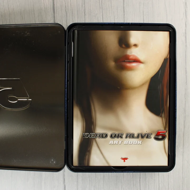 Dead or Alive 5 keményfedeles művészeti könyv