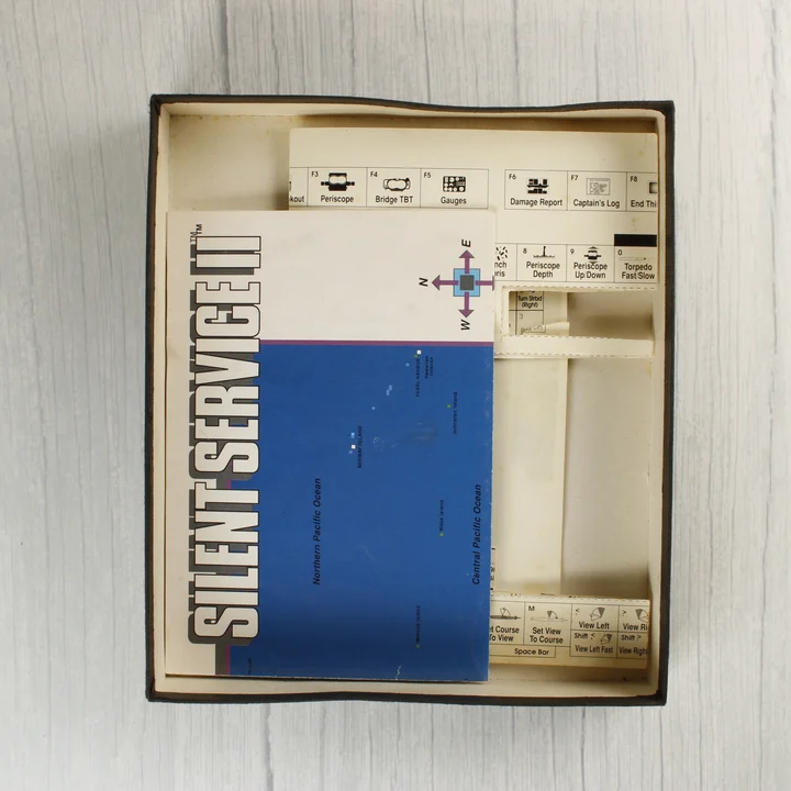 Silent Service II doboz tartalma kézikönyvvel és térképpel