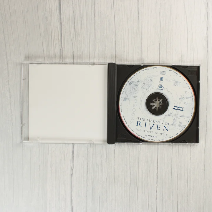 Nyitott CD-tok a The Making of Riven lemezzel