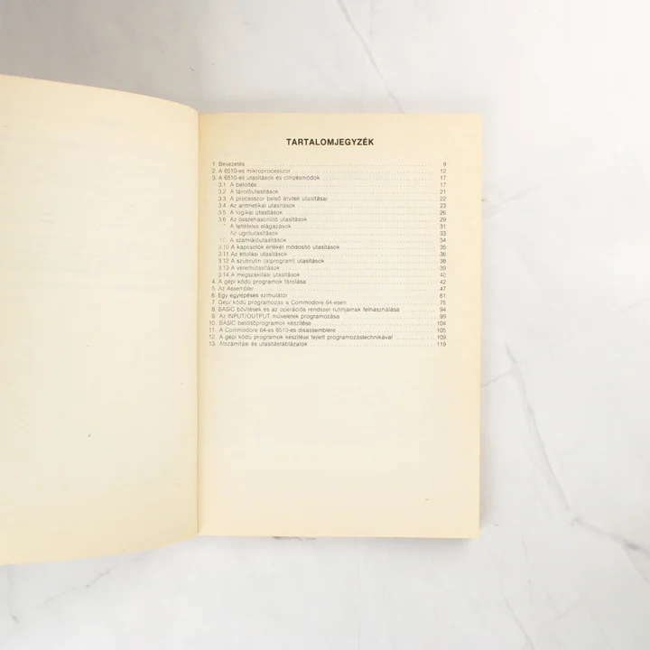 A könyv nyitott tartalomjegyzéke