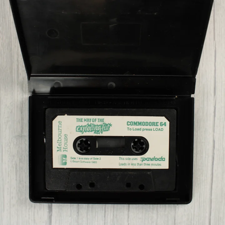 The Way of the Exploding Fist C64 kazetta The Way of the Exploding Fist Commodore 64 kazetta a tokban