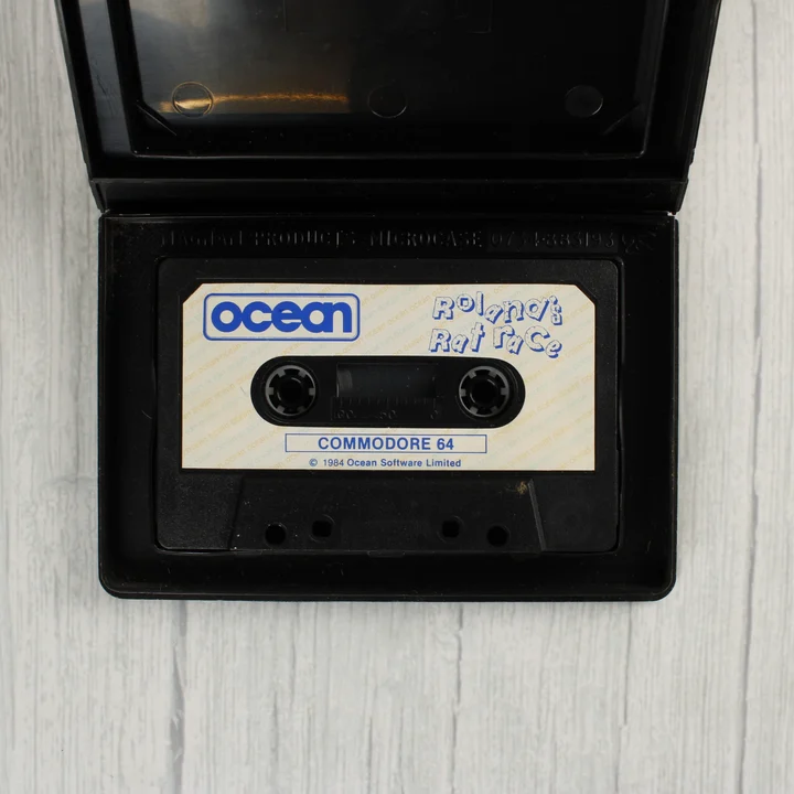 Roland's Rat Race Commodore 64 szoftver kazetta a nyitott tokban