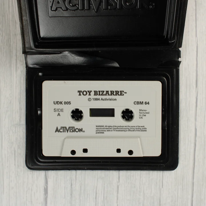 Toy Bizarre C64 kazetta Toy Bizarre Commodore 64 magnókazetta a tokban