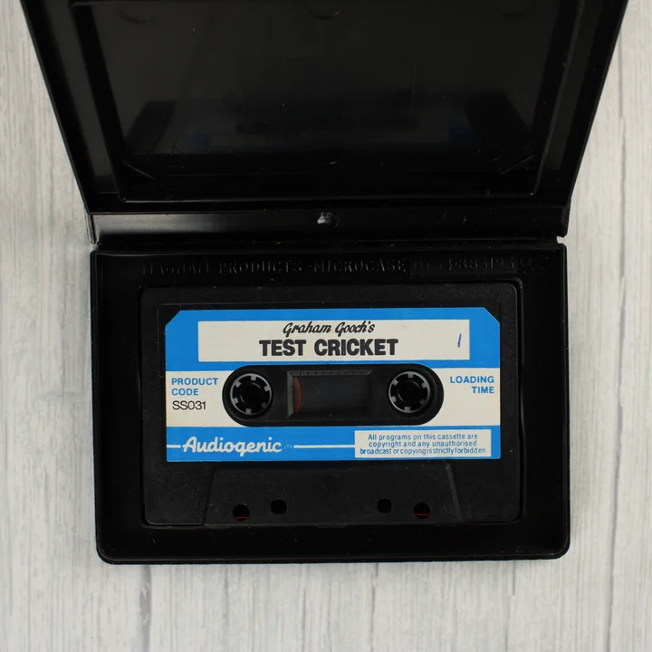 Graham Gooch's Test Cricket Commodore 64 kazetta a tokban
