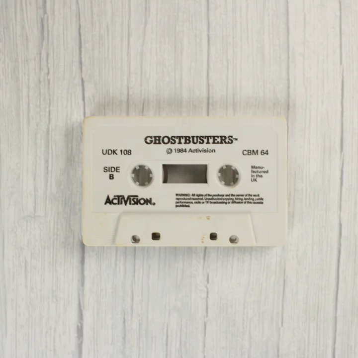 Ghostbusters videójáték fehér kazettája Commodore 64-hez