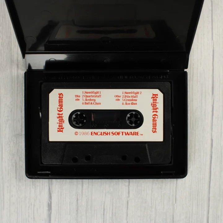 Knight Games eredeti műsoros kazetta a nyitott tokban