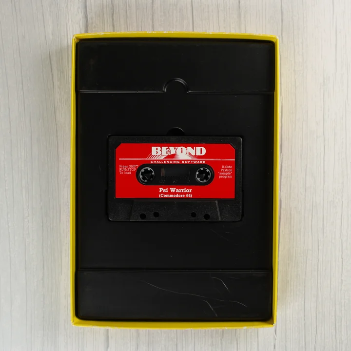 A Psi Warrior videójáték magnókazettája a belső tálcában