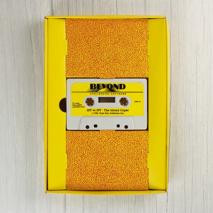 Spy vs Spy: The Island Caper magnókazetta a dobozban