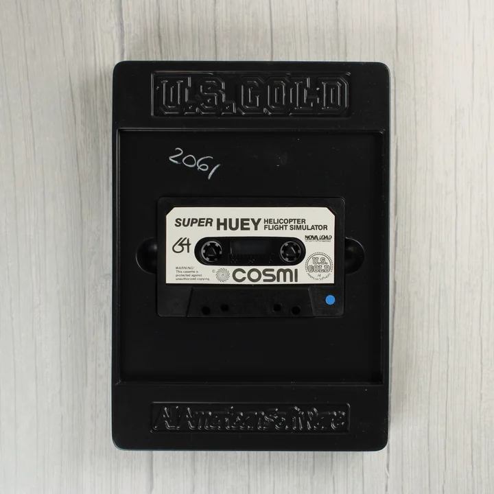 Super Huey C64 kazetta A Super Huey játék magnókazettája fekete műanyag tartóban