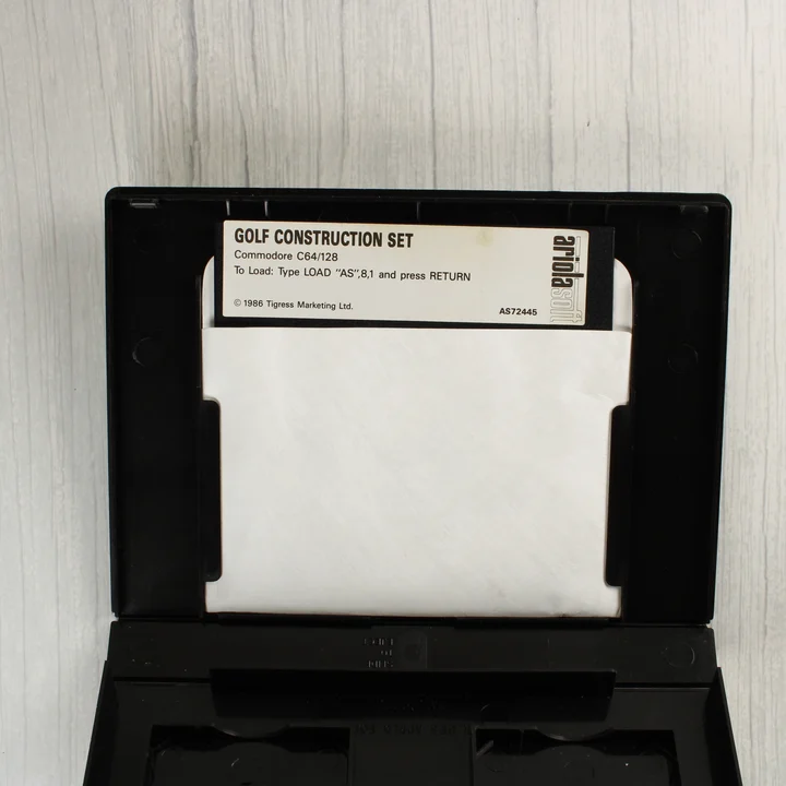 5,25 colos floppy lemez a nyitott műanyag tokban