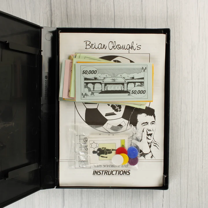 A játék belső tartalma: útmutató, pénz és korongok