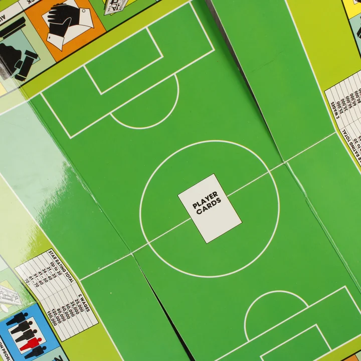 A játékhoz tartozó futballpálya mintás játéktábla