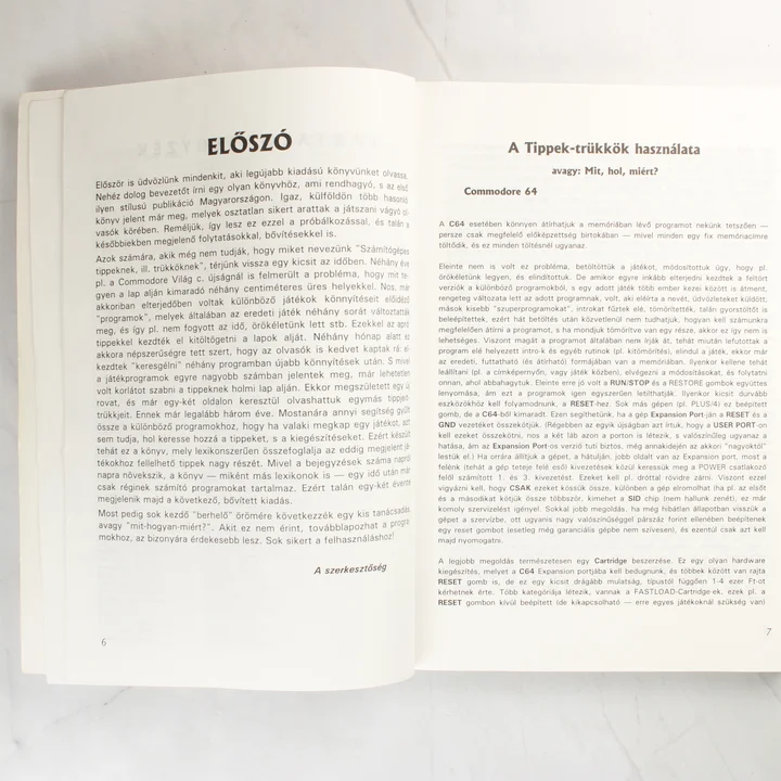 A Számítógépes Tippek & Trükkök Lexikonja könyv nyitott belső oldalai az előszóval.
