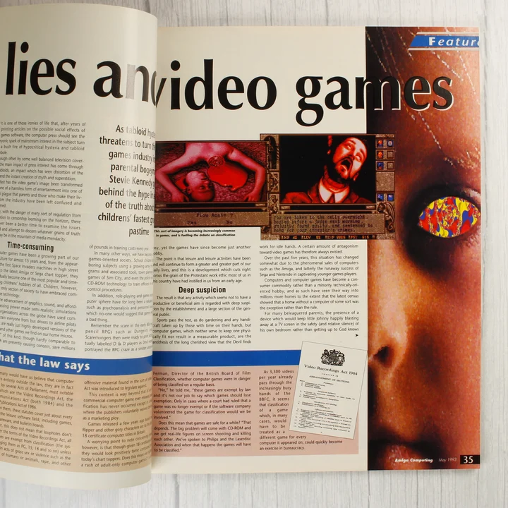 Amiga Computing belső oldalak Az Amiga Computing magazin egyik belső oldalpárja