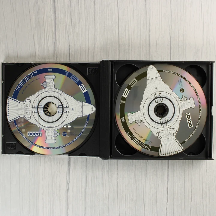 Két I-War CD-ROM a műanyag tokban