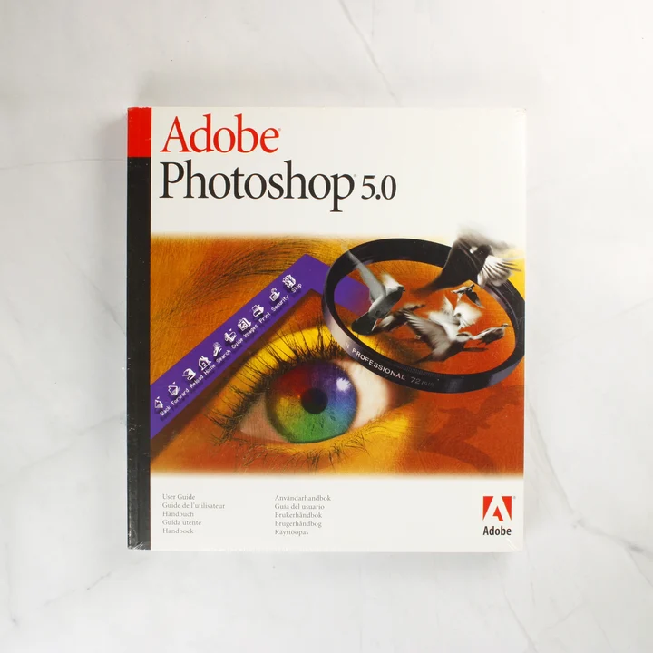 Adobe Photoshop 5.0 felhasználói kézikönyv előlapja színes szemgrafikával